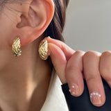 MY38851小香風金色菱格紋褶皺光面耳環