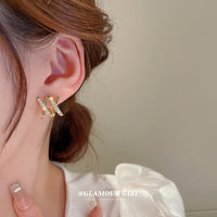 真金電鍍銀針鋯石字母耳釘氣質高級感耳飾女HE9790